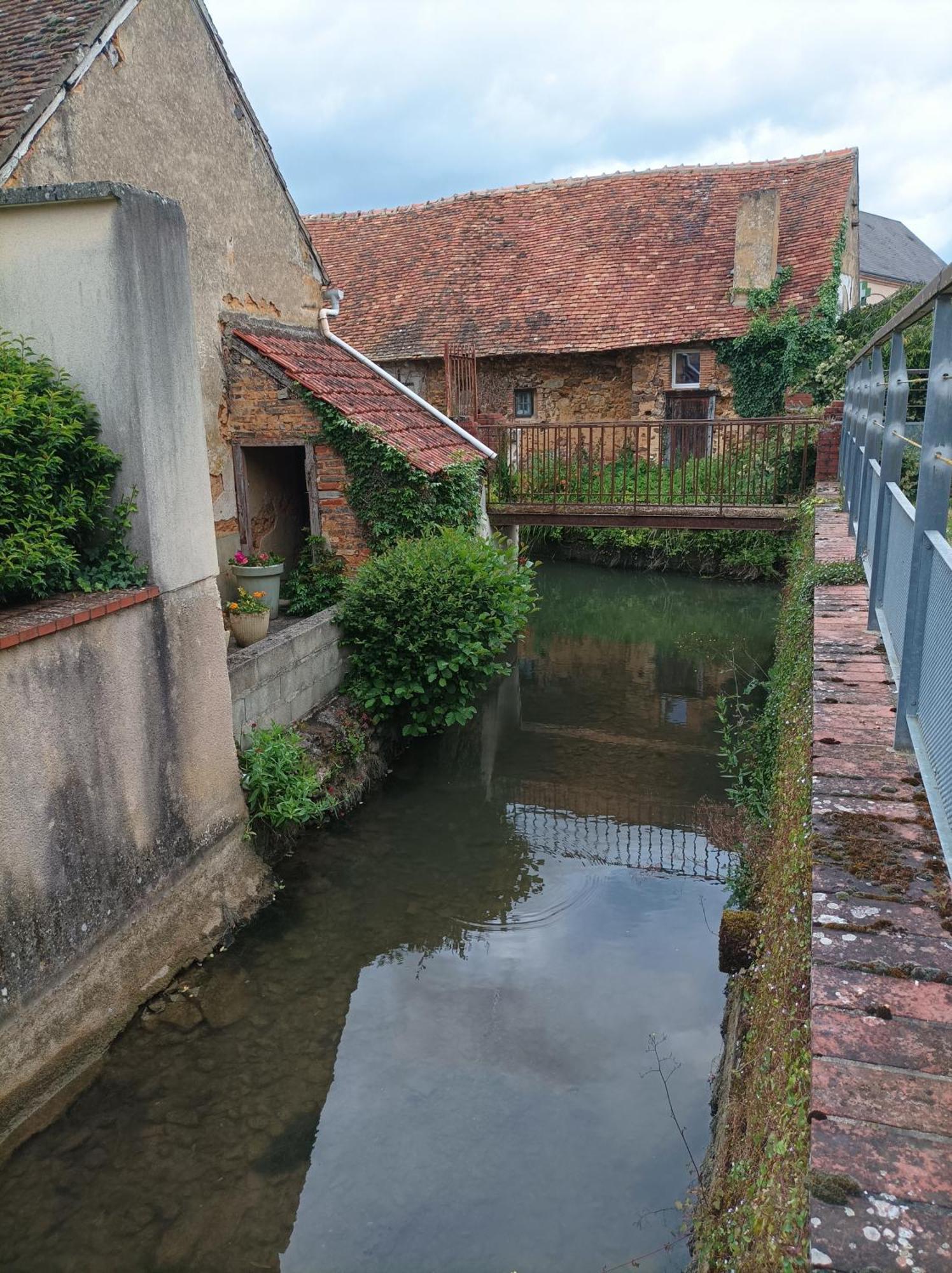 La Maison Au Bord De L'Eau Gracay Exteriér fotografie